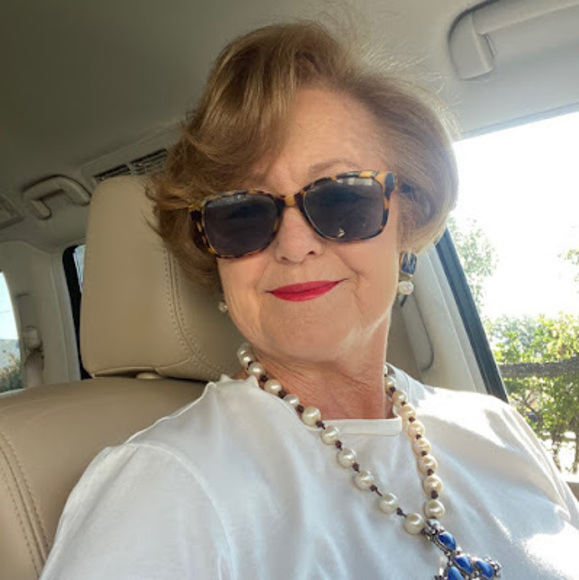 Meet your Posher, Lisa - Picture 1 of 1